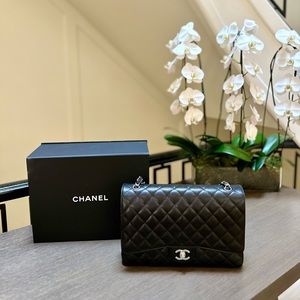 CHANEL Classic Double Flap Maxi Black Caviar SHW